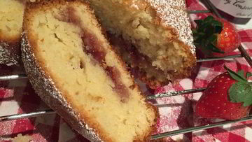 Рецепт Кекса на йогурте с клубничным вареньем