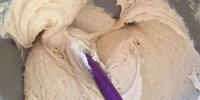 Рецепт кекса на йогурте с клубничным вареньем