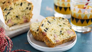 Рецепт Кекса с оливками, сыром и ветчиной