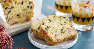 Рецепт Кекса с оливками, сыром и ветчиной