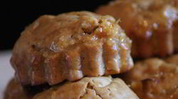 Рецепт Мини-кексов с белым шоколадом и орешками