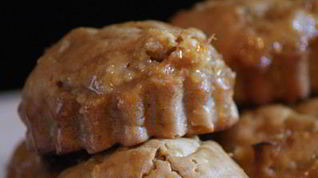 Рецепт Мини-кексов с белым шоколадом и орешками