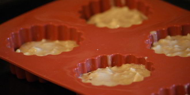 Рецепт мини-кексов с белым шоколадом и орешками