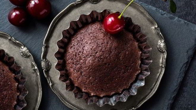 Рецепт шоколадных кексов с вишней