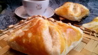 Рецепт Хачапури из готового слоеного теста