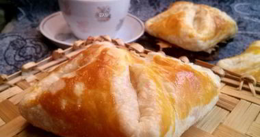 Рецепт Хачапури из готового слоеного теста