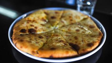 Рецепт Хачапури с запеченным картофелем, жареным луком и грибами