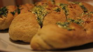 Рецепт Чесночных багетов с сыром и руколой