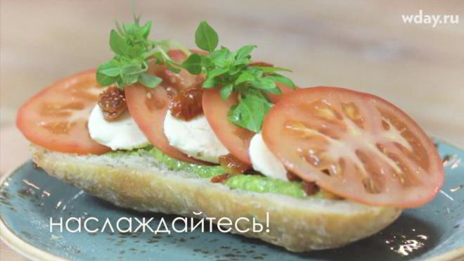 Рецепт чиабатты с соусом песто, моцареллой и томатами