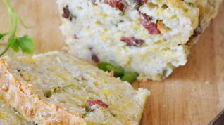 Рецепт Хлеба с копченым беконом и сыром чеддер