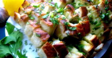 Рецепт Сырного хрустящего батона с чесноком