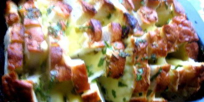 Рецепт сырного хрустящего батона с чесноком