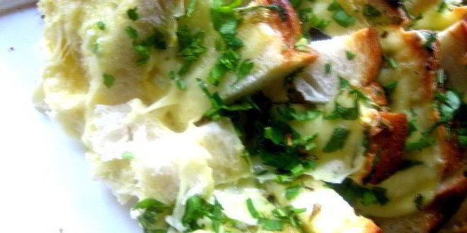 Рецепт сырного хрустящего батона с чесноком