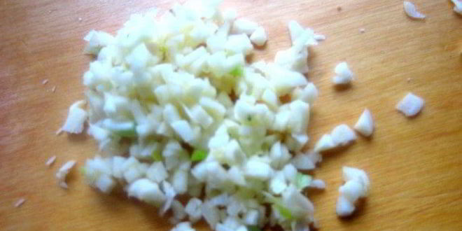 Рецепт сырного хрустящего батона с чесноком