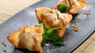 Рецепт Хрустящих конвертиков из теста с начинкой из банана и фиников