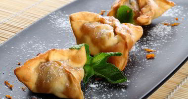 Рецепт Хрустящих конвертиков из теста с начинкой из банана и фиников