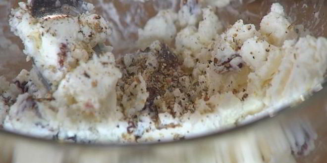 Рецепт хрустящих конвертиков с фетой, ветчиной и финиками