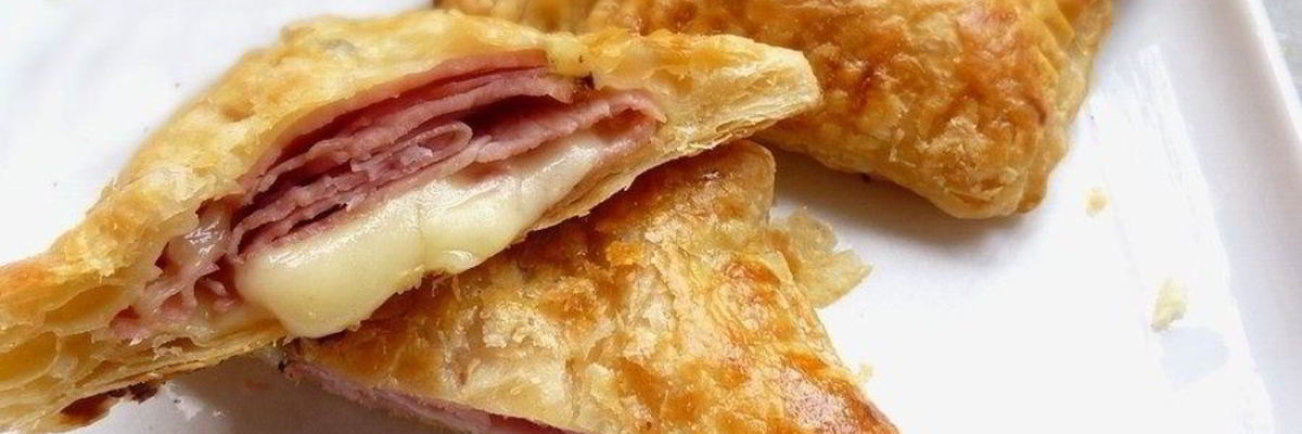 Рецепт Конвертиков из слоеного теста с сыром