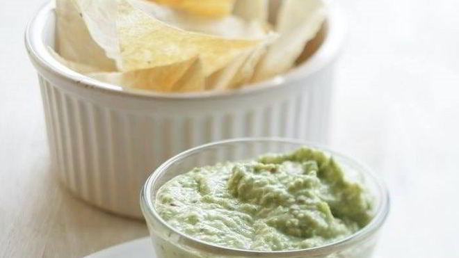 Рецепт чипсов из лаваша с соусом из авокадо