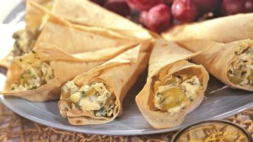 Рецепт Кулечков из лаваша с сыром и виноградом