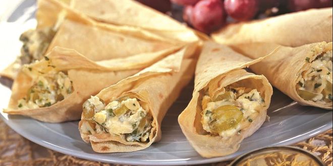 Рецепт Кулечков из лаваша с сыром и виноградом