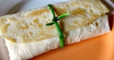 Рецепт Лаваша с колбасой и помидорами