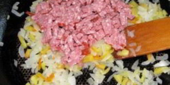 Рецепт лаваша с колбасой и помидорами