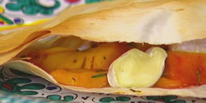 Рецепт лаваша с сыром, персиками и шнитт-луком