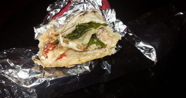 Рецепт Лаваша, запеченного с тунцом, помидорами и сыром