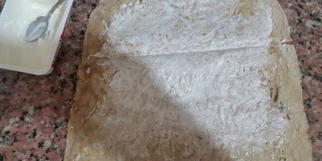 Рецепт лаваша, запеченного с тунцом, помидорами и сыром