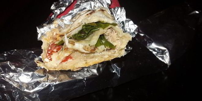 Рецепт лаваша, запеченного с тунцом, помидорами и сыром