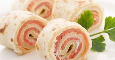 Рецепт Рулетов с семгой в лаваше