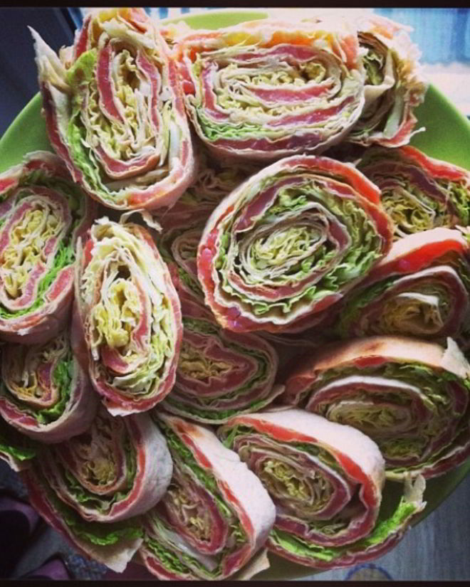 Рецепт рулетов с семгой в лаваше