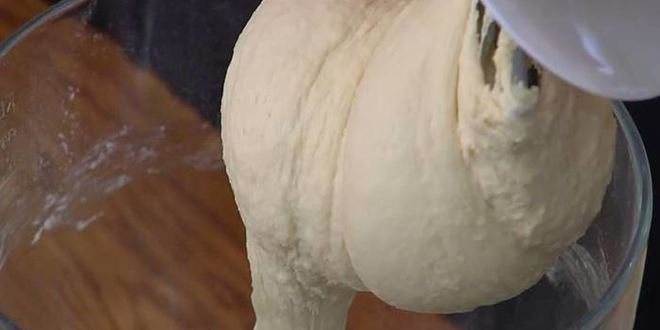 Рецепт фокаччи с помидорами черри и соусом песто