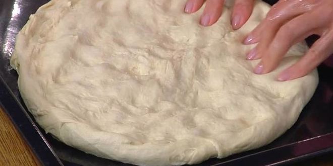 Рецепт фокаччи с помидорами черри и соусом песто