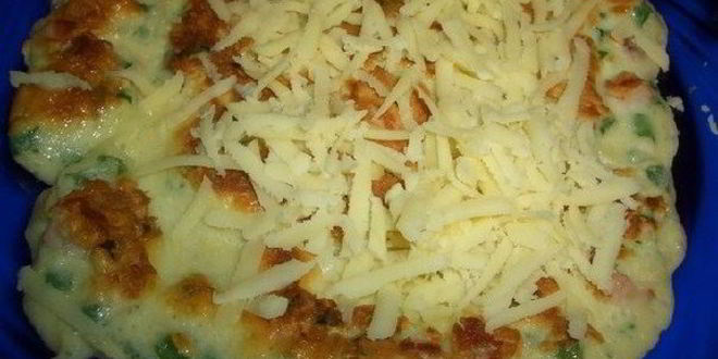 Рецепт Лепешки на завтрак с яйцами и колбасой