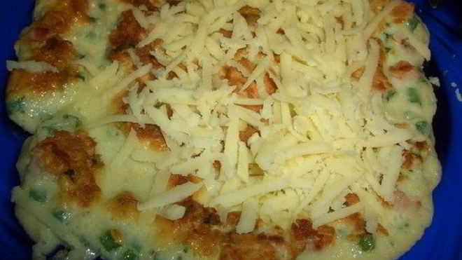 Рецепт лепешки на завтрак с яйцами и колбасой