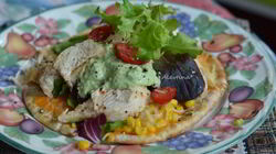 Рецепт Лепешки с курицей и соусом из авокадо