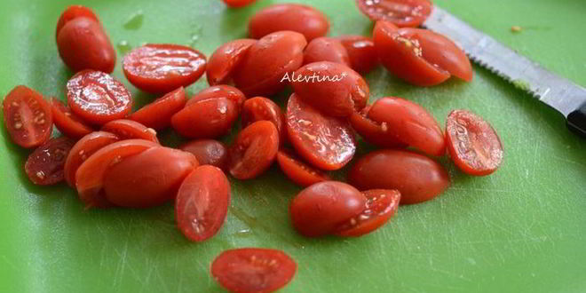 Рецепт лепешки с курицей и соусом из авокадо