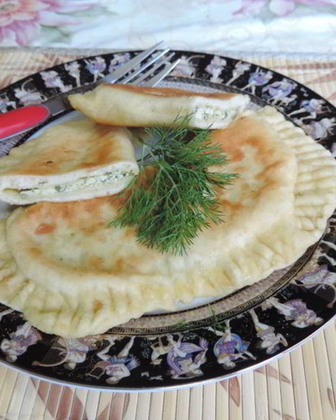 Рецепт лепешек на простокваше весенние с творогом и зеленью