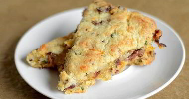 Рецепт Лепешек с беконом, луком и сыром