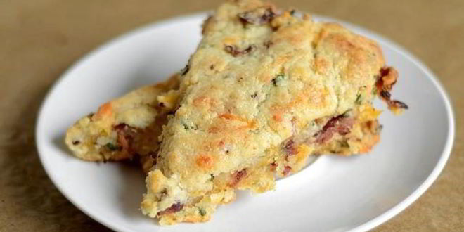 Рецепт Лепешек с беконом, луком и сыром