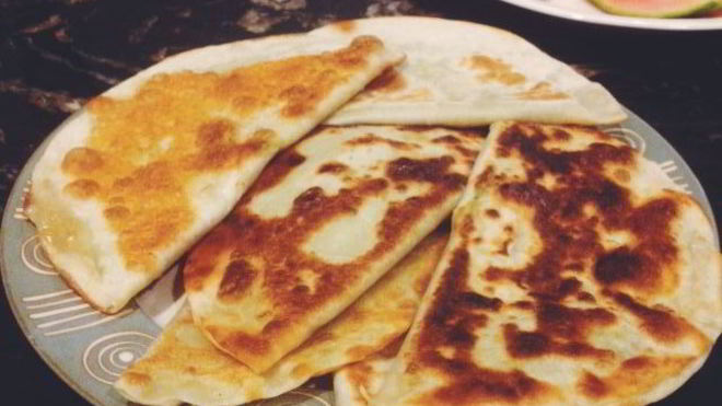 Рецепт лепешек с курицей и зеленью