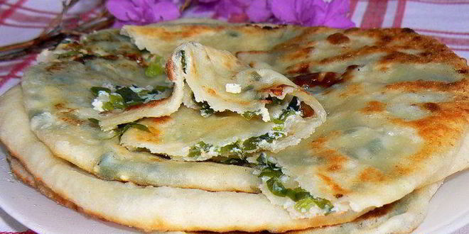 Рецепт осетинских лепешек с черемшой и сулугуни по-сибирски