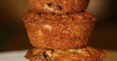 Рецепт Маффинов с апельсиновым соком, орехами и курагой