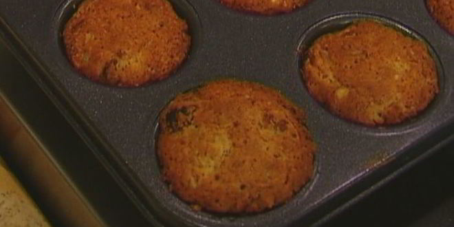 Рецепт маффинов с апельсиновым соком, орехами и курагой