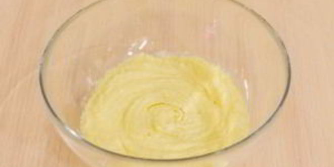 Рецепт маффинов с клубникой и базиликом на клубничном йогурте