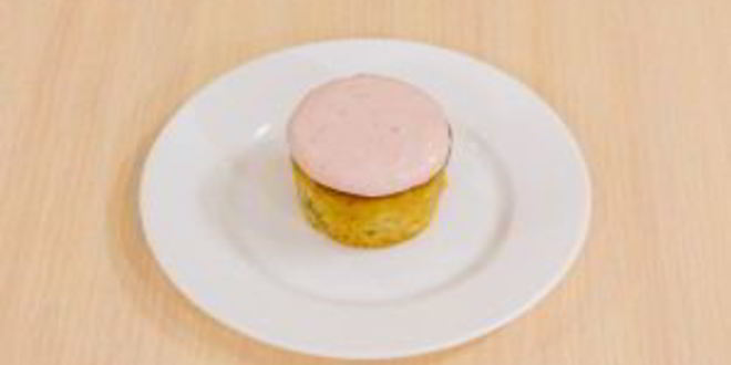 Рецепт маффинов с клубникой и базиликом на клубничном йогурте