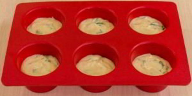 Рецепт маффинов с клубникой и базиликом на клубничном йогурте