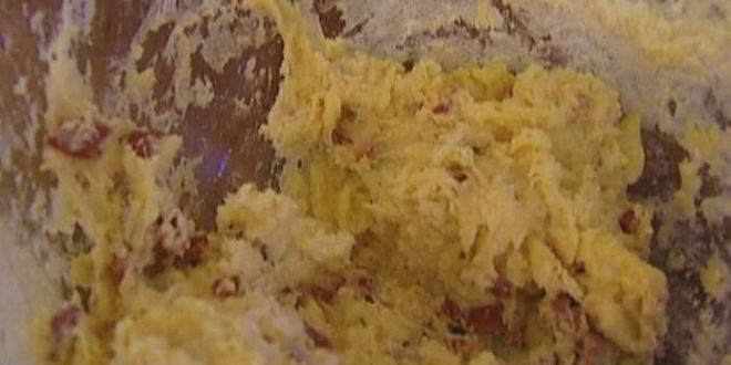 Рецепт маффинов с копчеными колбасками и сыром